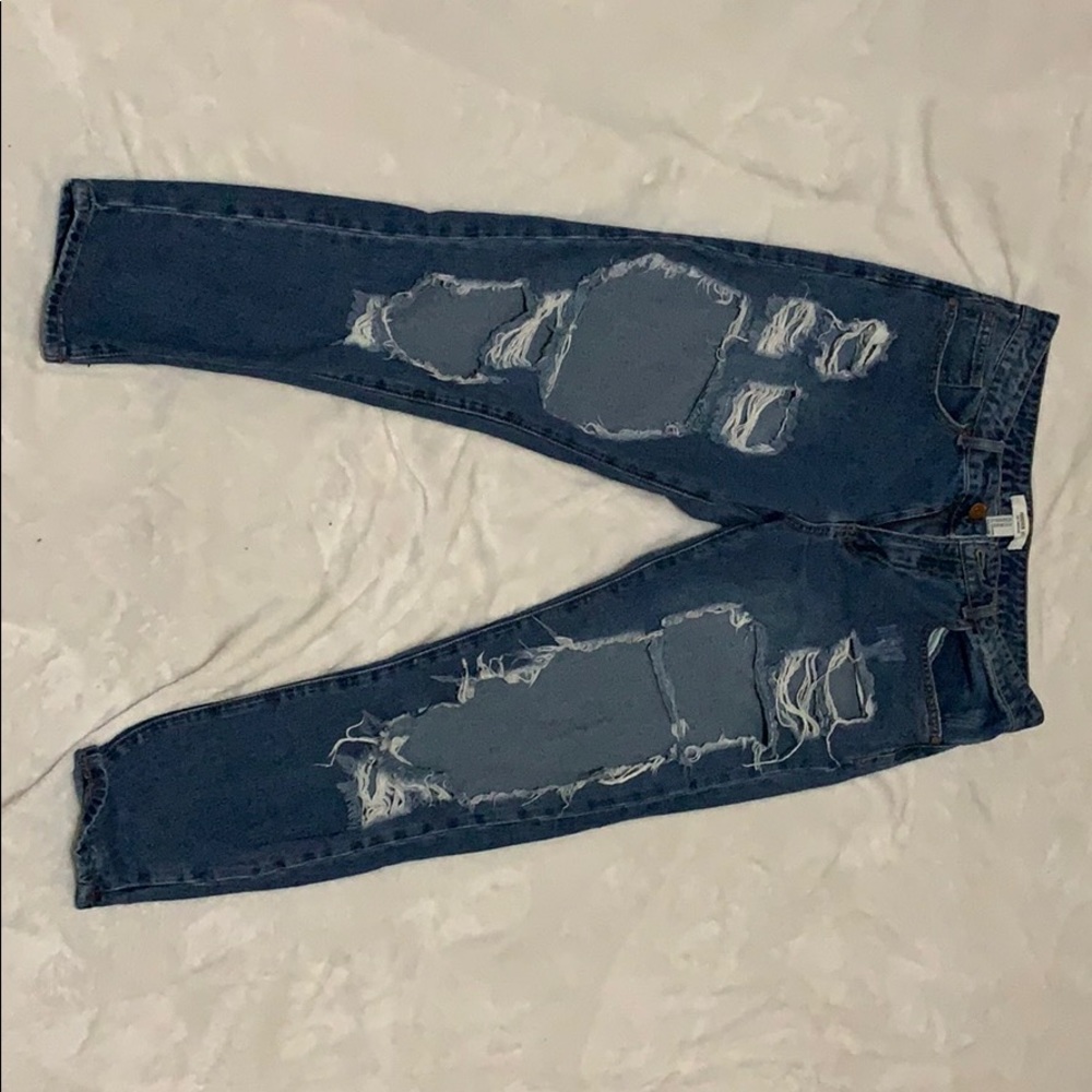 Forever 21 Ripped Mom or Boyfriend Jeans Size 27